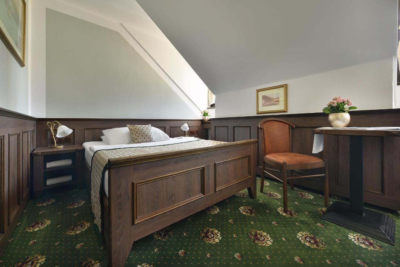 Hotel Podhrad Hluboká nad Vltavou Екстериор снимка