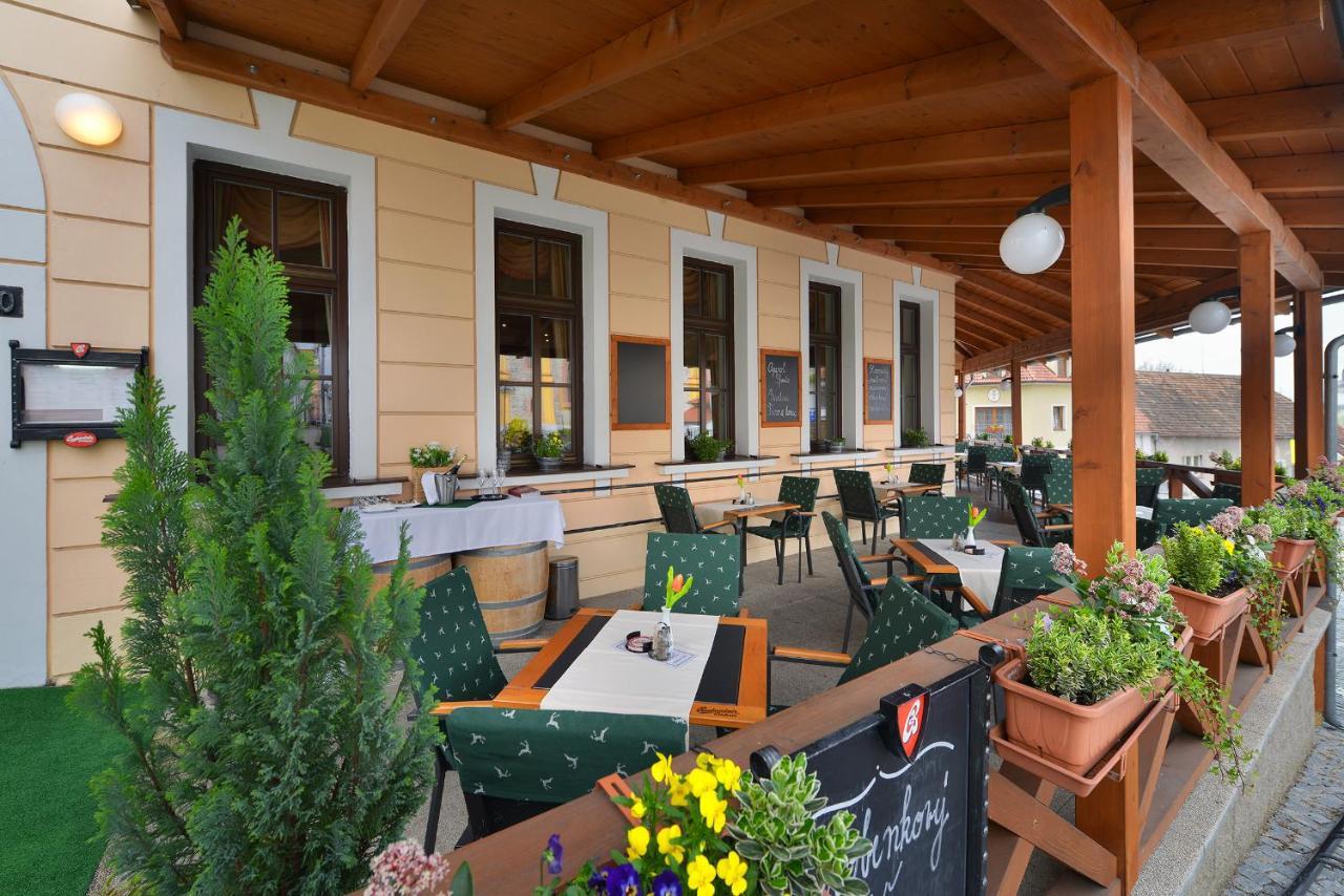 Hotel Podhrad Hluboká nad Vltavou Екстериор снимка