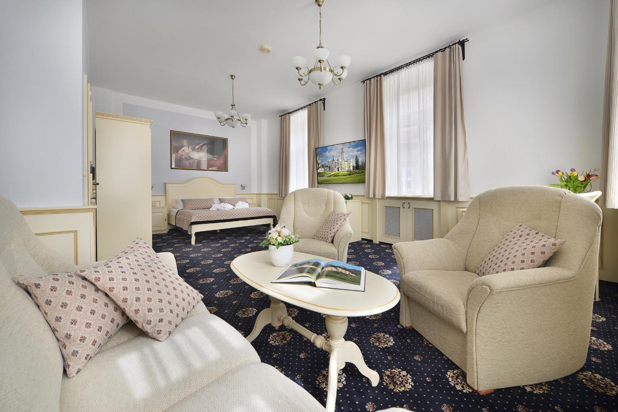 Hotel Podhrad Hluboká nad Vltavou Екстериор снимка