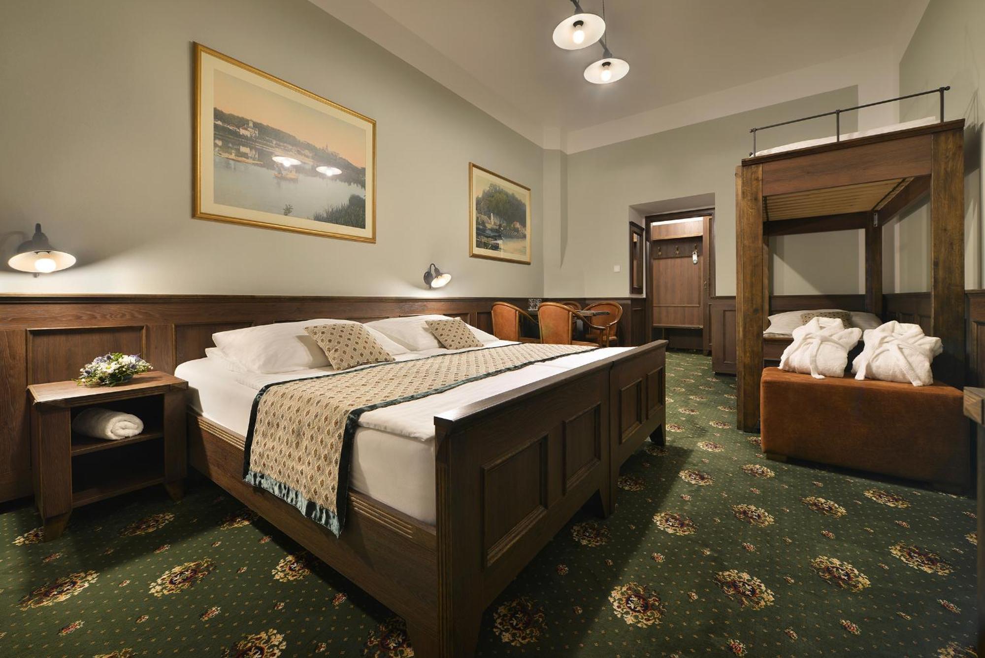 Hotel Podhrad Hluboká nad Vltavou Екстериор снимка