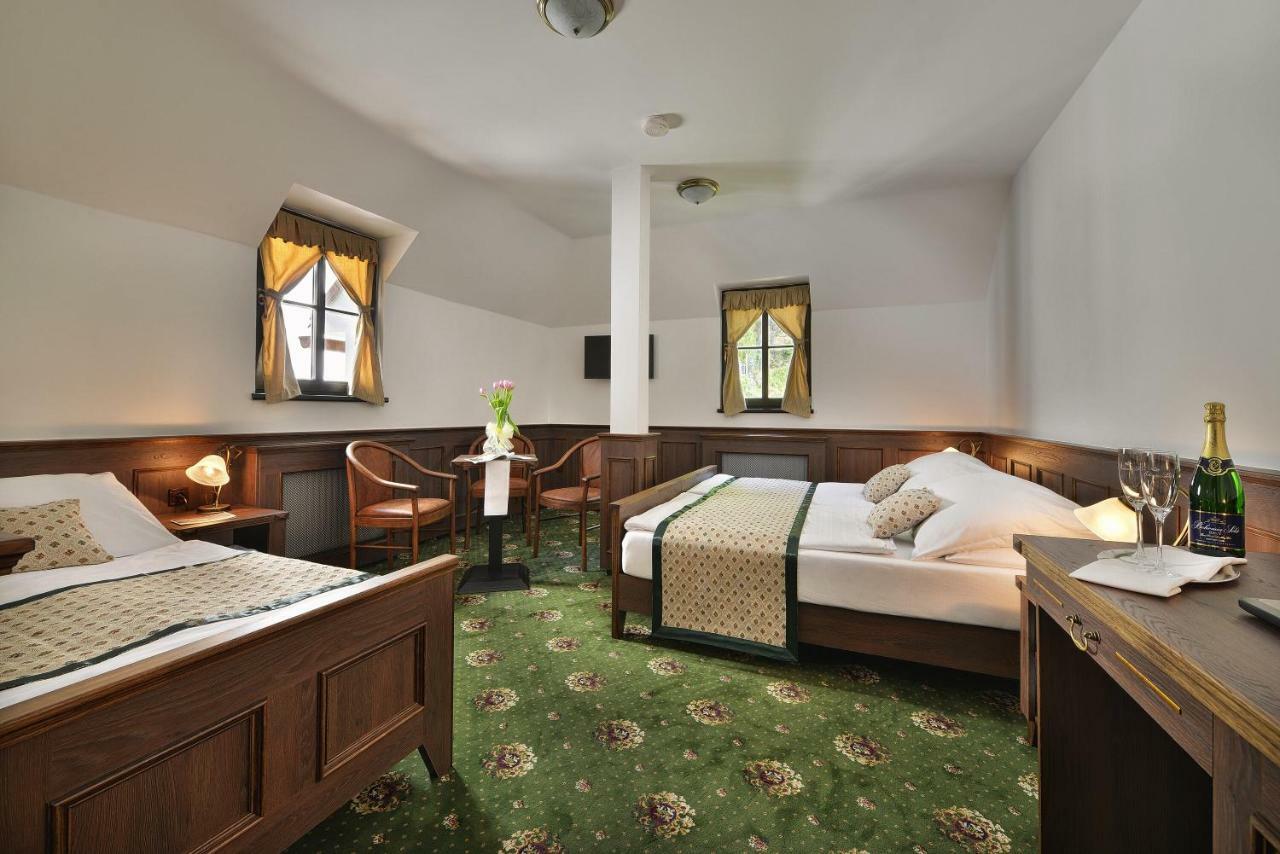 Hotel Podhrad Hluboká nad Vltavou Екстериор снимка